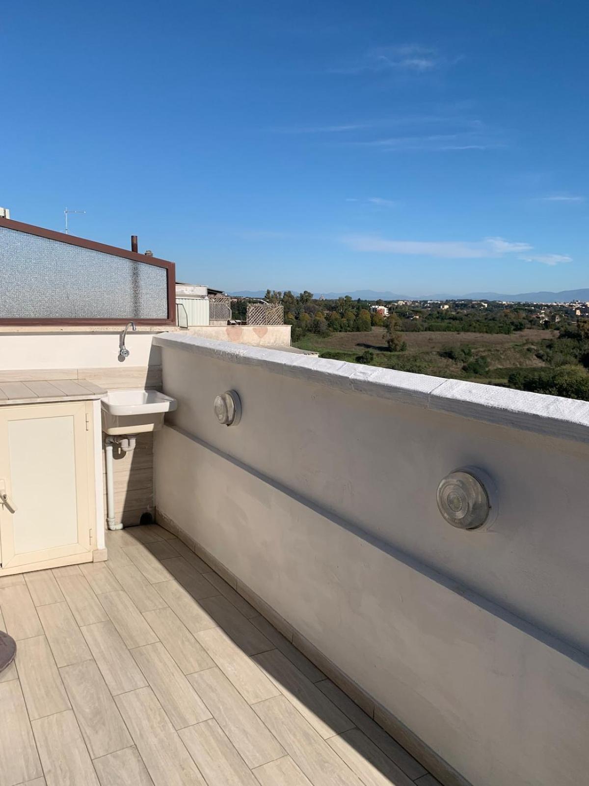 Vivi In Un Attico Tipico Romano Con Vista Su Roma Buitenkant foto